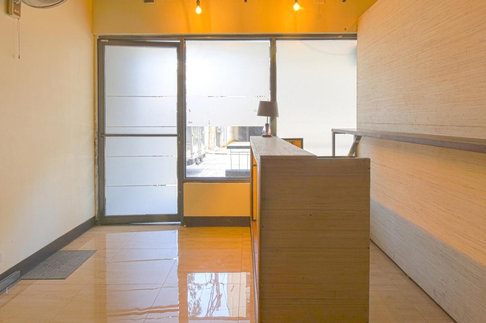 Oyo 769 Poblacion Suites Polaris Makati City Exteriör bild