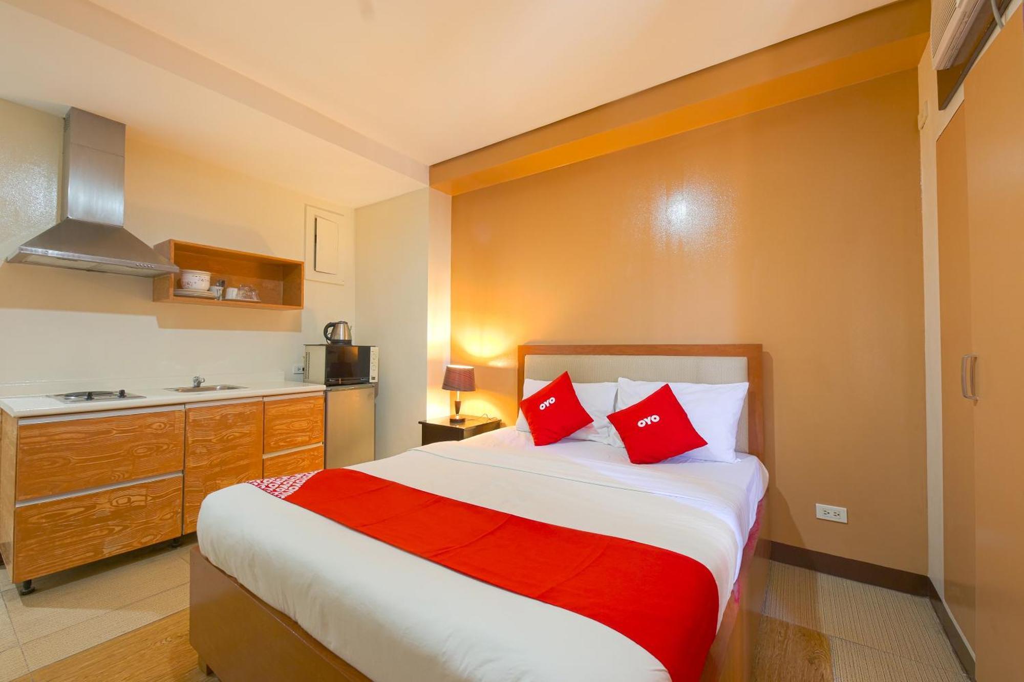 Oyo 769 Poblacion Suites Polaris Makati City Exteriör bild