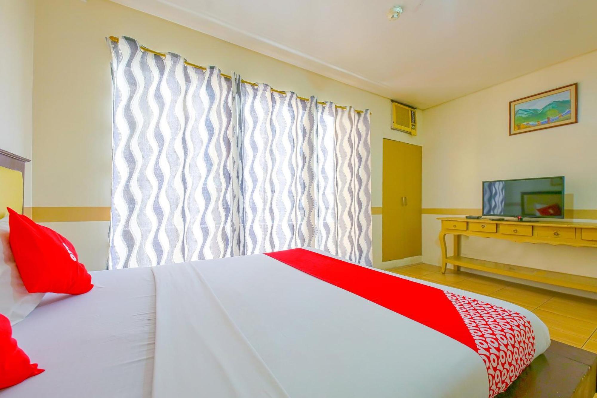 Oyo 769 Poblacion Suites Polaris Makati City Exteriör bild