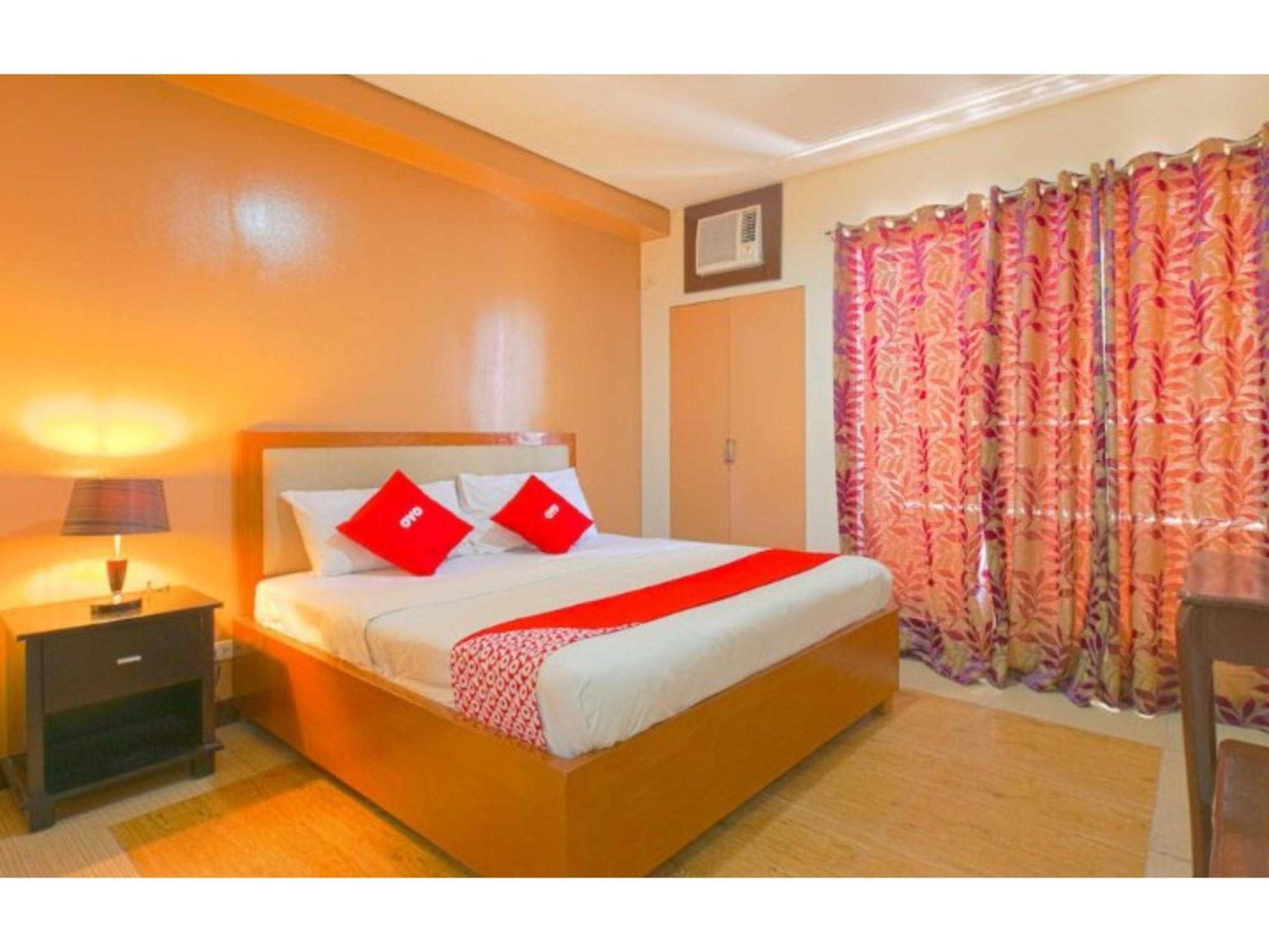 Oyo 769 Poblacion Suites Polaris Makati City Exteriör bild
