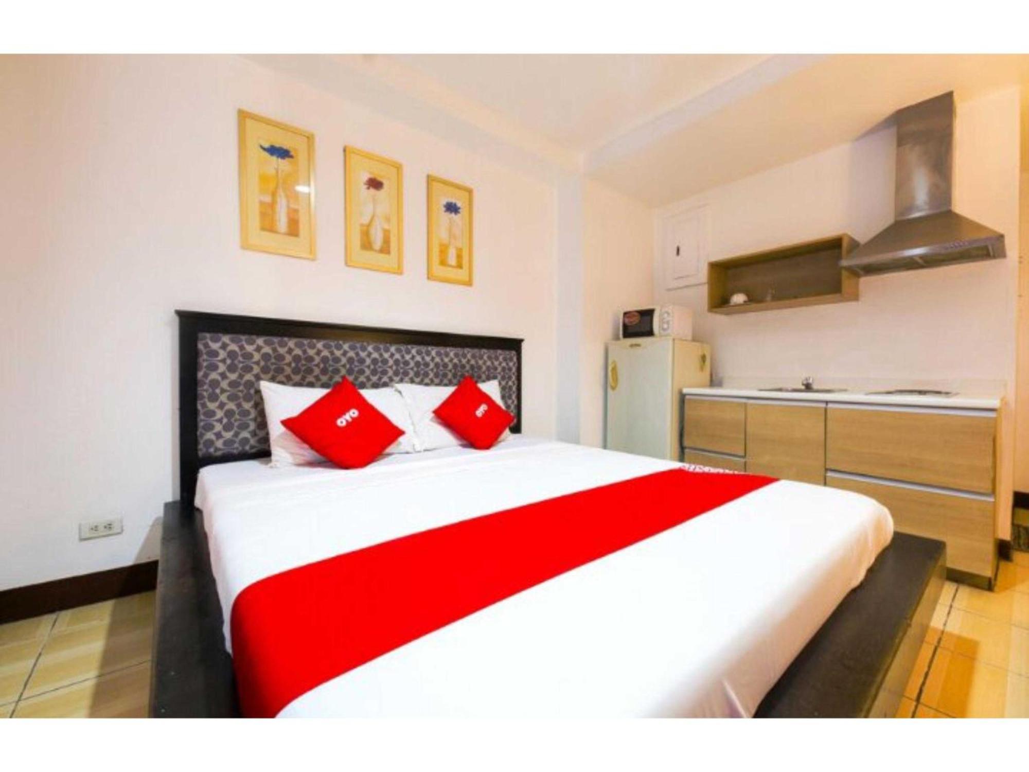 Oyo 769 Poblacion Suites Polaris Makati City Exteriör bild