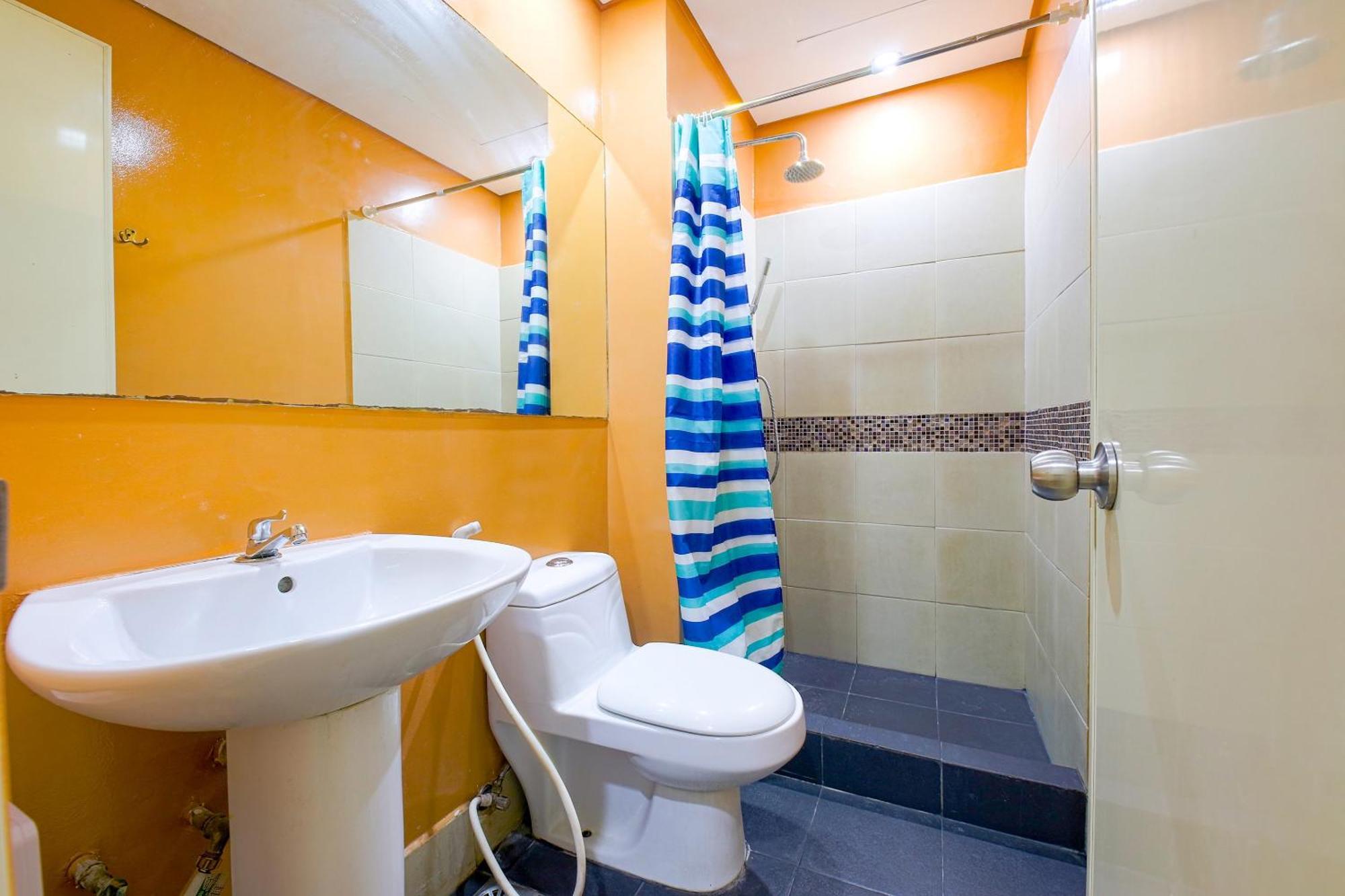 Oyo 769 Poblacion Suites Polaris Makati City Exteriör bild