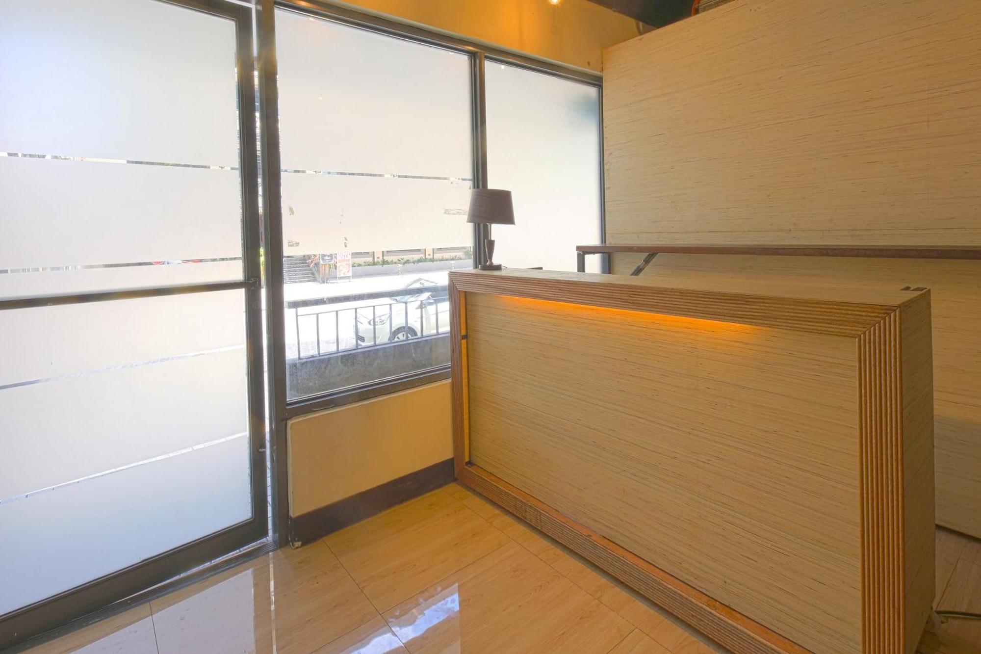 Oyo 769 Poblacion Suites Polaris Makati City Exteriör bild