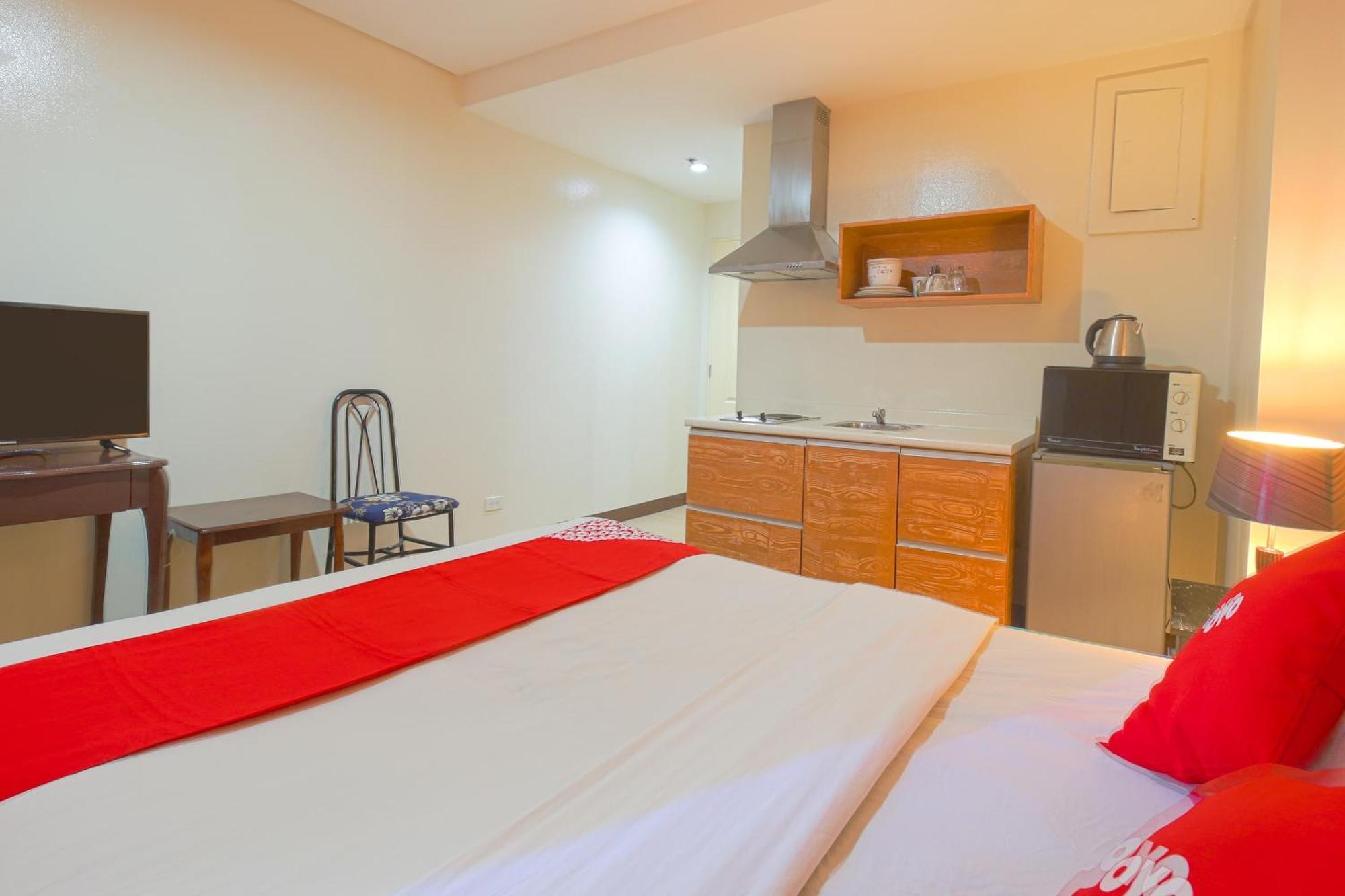 Oyo 769 Poblacion Suites Polaris Makati City Exteriör bild