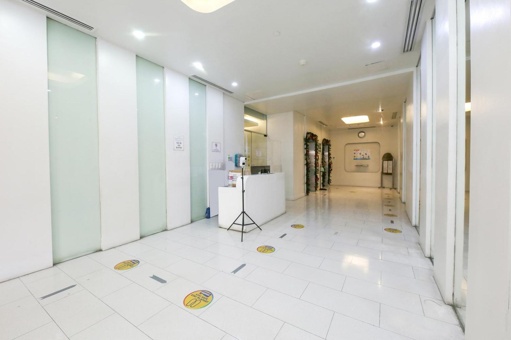 Oyo 769 Poblacion Suites Polaris Makati City Exteriör bild